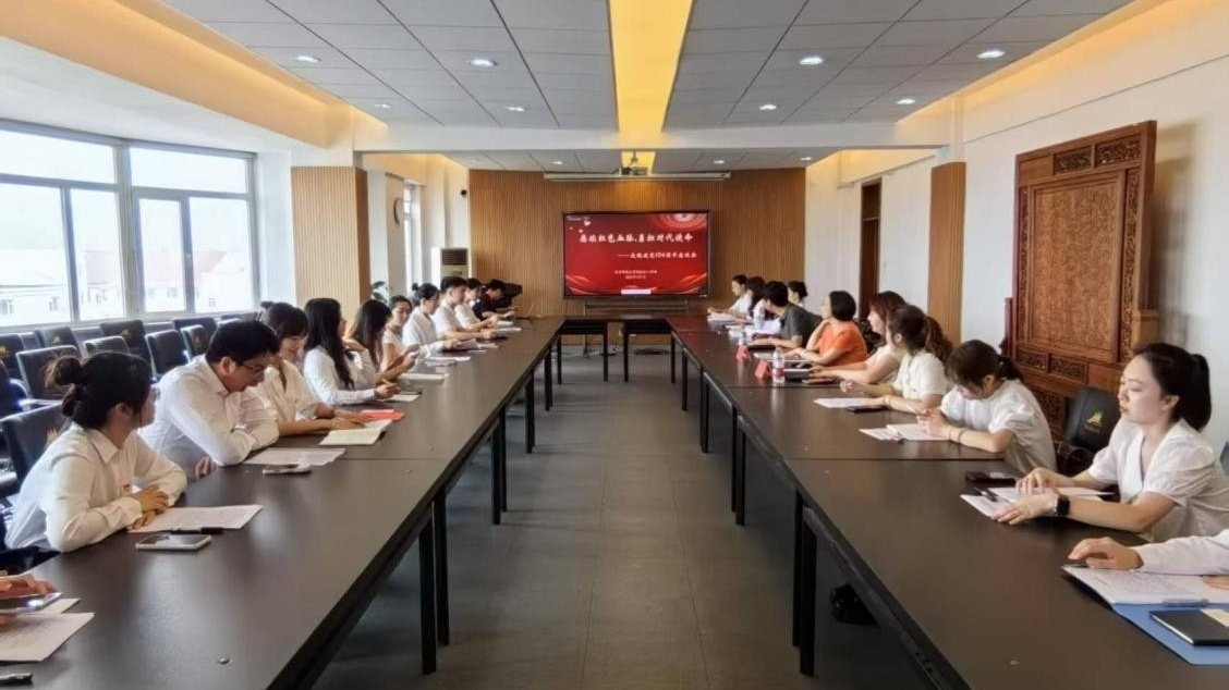 澳门新葡京研究生工作部召开庆祝建党104周年座谈会