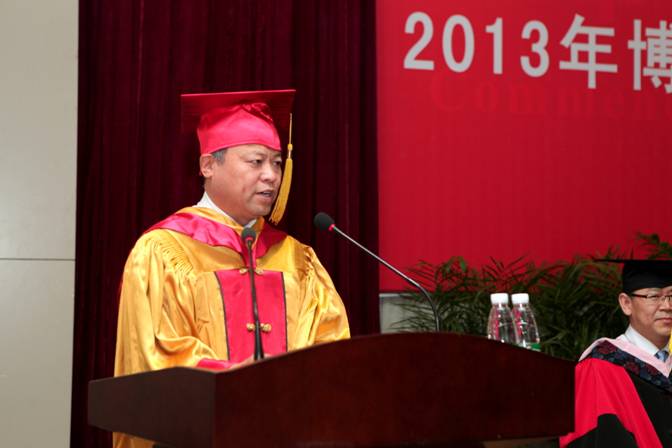 澳门新葡京举行2013年博士学位授予仪式