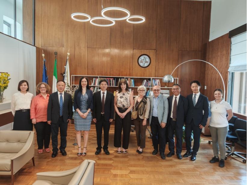 澳门新葡京代表团访问意大利米兰国立大学