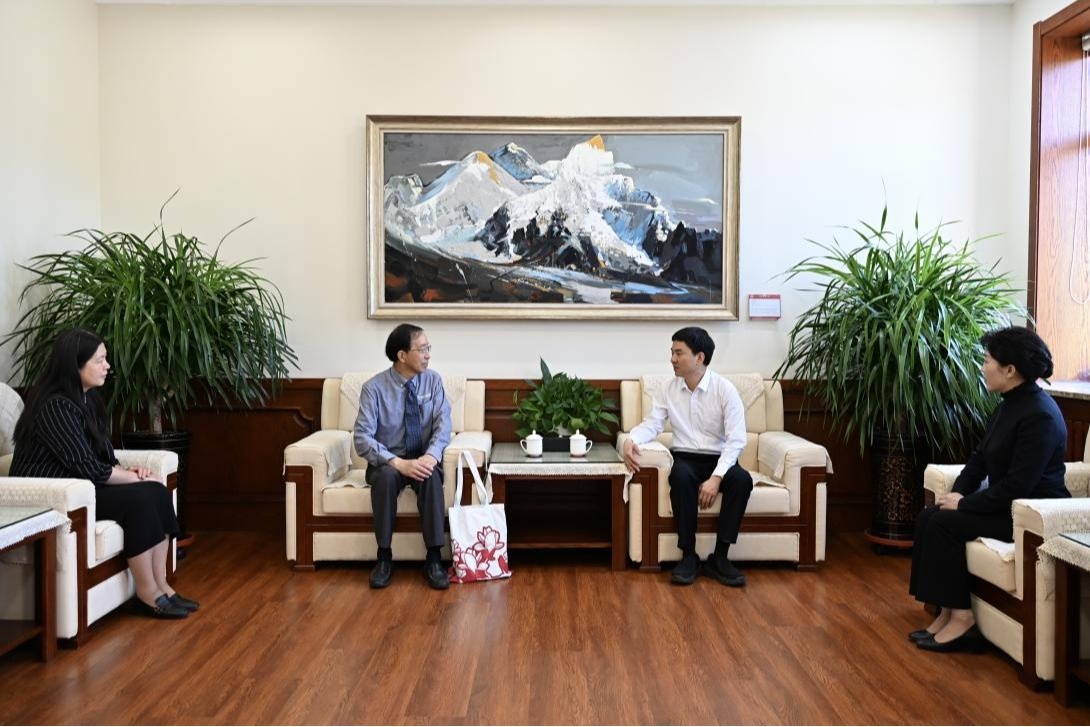 美国华盛本大学代表团访问澳门新葡京