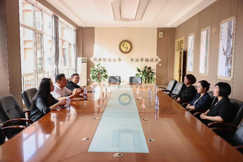 辽宁省教育厅副厅长纪洪涛一行到澳门新葡京调研