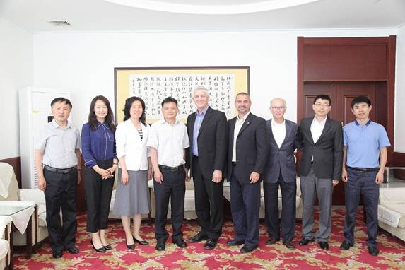 美国中央基督教大学校长Hal Hoxie博士一行访问澳门新葡京