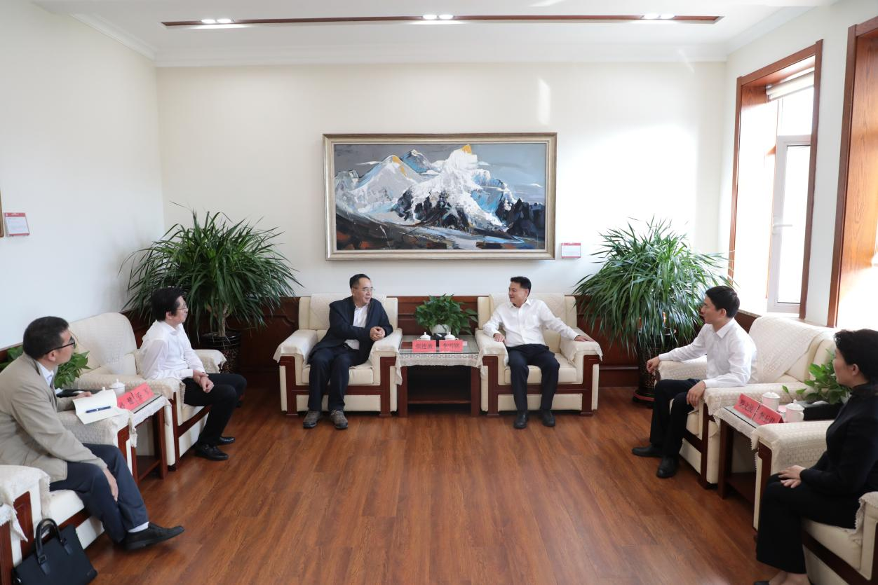 辽宁省政协文化和文史资料委员会主任张连波一行到澳门新葡京调研座谈